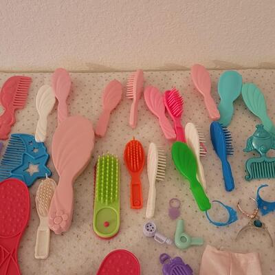 Lot 264: Vintage Barbie Clothes, Brushes, Hangers, Jewelry, Purses, Accessories & Shoes (have not matched them up)