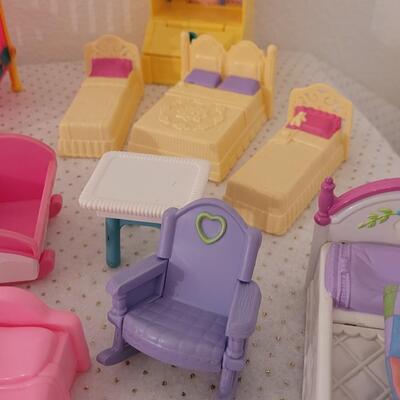 Lot 265: Vintage Mini Doll Furniture 