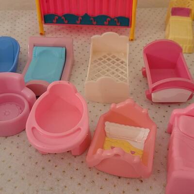 Lot 265: Vintage Mini Doll Furniture 