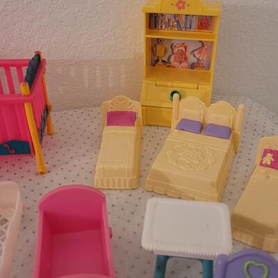 Lot 265: Vintage Mini Doll Furniture 