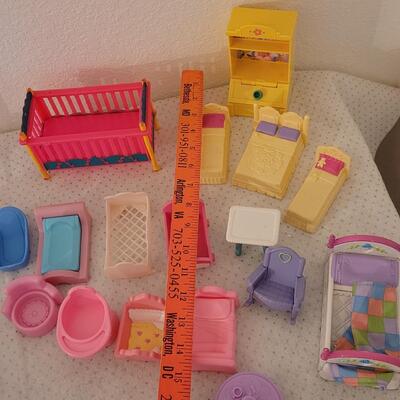 Lot 265: Vintage Mini Doll Furniture 
