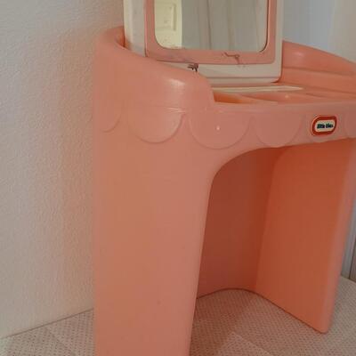 Lot 270: Vintage LITTLE TIKES Pink Vanity Desk
