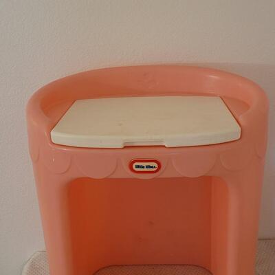 Lot 270: Vintage LITTLE TIKES Pink Vanity Desk