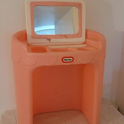 Lot 270: Vintage LITTLE TIKES Pink Vanity Desk