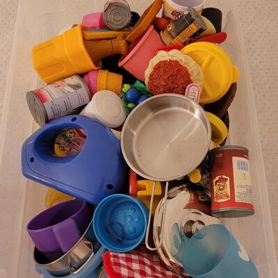 Lot 271: Children's Playfood and Kitchen Items