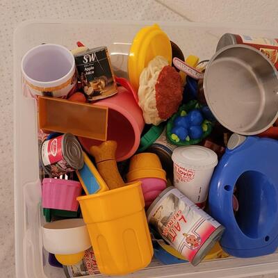 Lot 271: Children's Playfood and Kitchen Items
