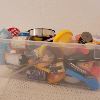Lot 271: Children's Playfood and Kitchen Items