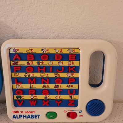 Lot 276: LEAP FROG Think & Go Farm and Talk n' Learn Alphabet 