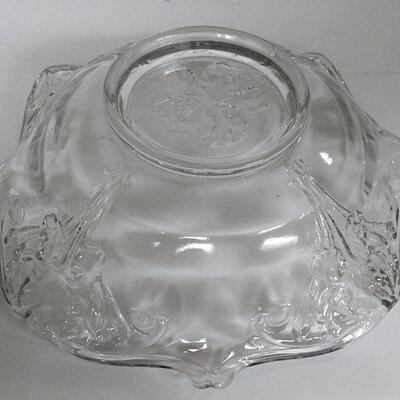 Pretty Crystal Bowl With Iris Pattern
