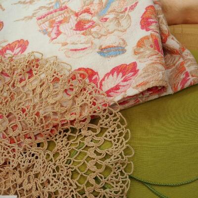 Lot 100 Vintage table wares, linens, cloths, Japanese