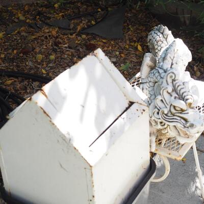 Lot 97 Sky Dragon sculpture, Can, planters, table