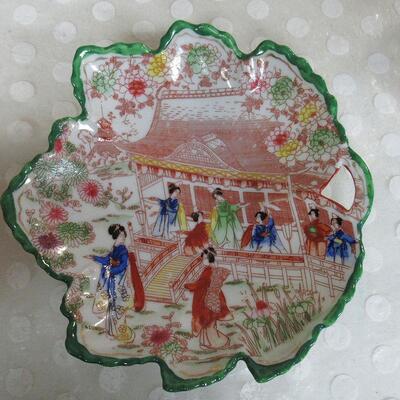Vintage Giesha Girl Leaf Shaped Bowl With Green Trim