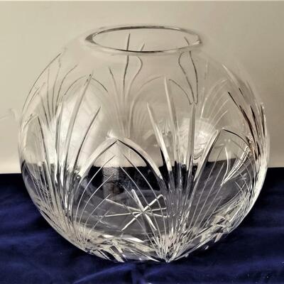 Lot #288  Pretty Crystal Bowl-Shaped Vase