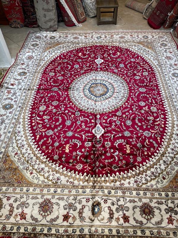 Hand knotted Oriental Rug