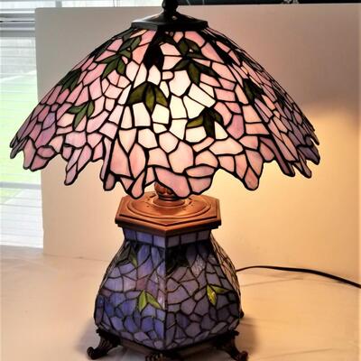 Lot #309  Beautiful Tiffany Style Stained Glass Table Lamp