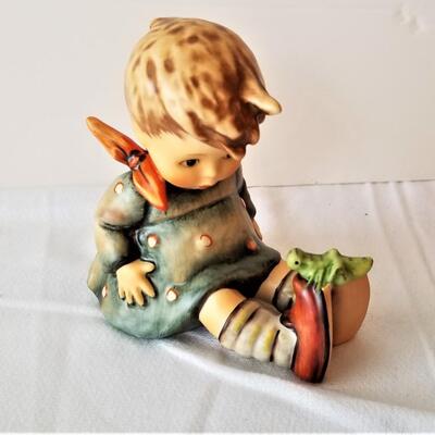 Lot #319  Vintage HUMMEL figurine "Friend or Foe"