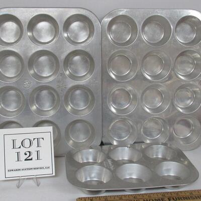 Muffin Tins, 12 Ct Muffinaire, 12 Ct Worthmore, 6 Ct Kitchen Pride