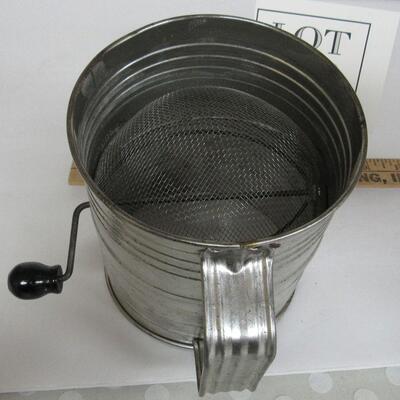 Bromwells Measuring Sifter, 5 Cup, Metal