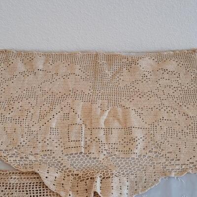 Lot 5: Vintage Handmade Bird Table Runner, Bird Doily and House Doily