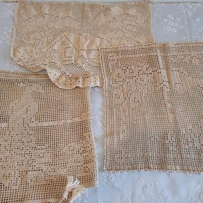 Lot 5: Vintage Handmade Bird Table Runner, Bird Doily and House Doily