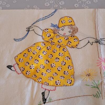 Lot 13: Vintage Linen (small picnic Tablecloth size)
