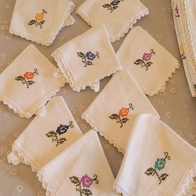 Lot 14: Large Rectangle Cross Stitched Tablecloth & 9 Napkins 