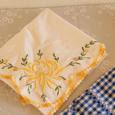 Lot 18: Vintage Picnic Tablecloths 