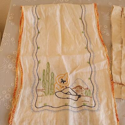 Lot 22: Vintage Handmade Small Square Tablecloth & Table Runner 
