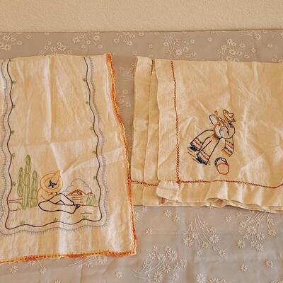 Lot 22: Vintage Handmade Small Square Tablecloth & Table Runner 
