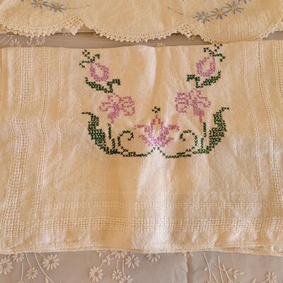 Lot 26: Vintage Handmade Table Runner Lot