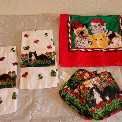 Lot 29: Christmas Cat Kitchen Towels and Hot Pads