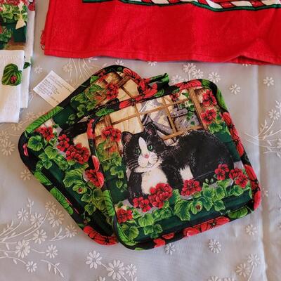 Lot 29: Christmas Cat Kitchen Towels and Hot Pads