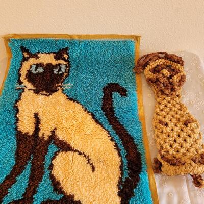 Lot 30: Vintage Mid Century Cat Hook & Latch Rug and Macrame Siamese 