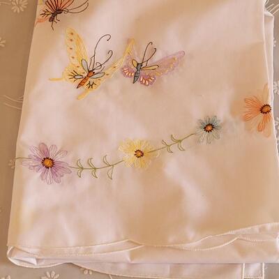 Lot 31: Butterfly Small Window Curtain and 2 Pillowcases 