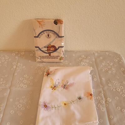 Lot 31: Butterfly Small Window Curtain and 2 Pillowcases 