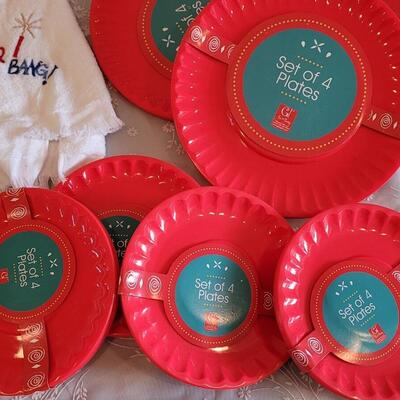 Lot 33: Plastic Plates, Tablecloth and Towels