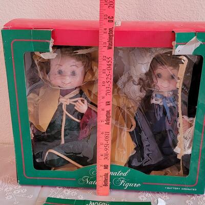 Lot 34: Animated Nativity Figures 