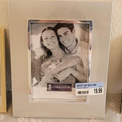 Lot 38: New Picture Frames