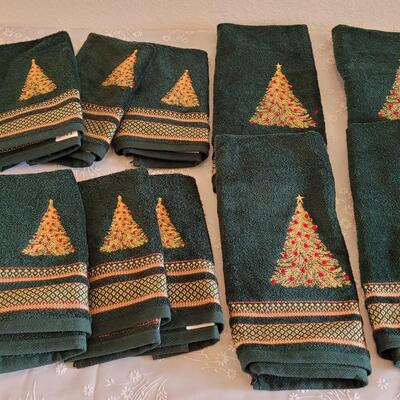 Lot 44: Christmas (4) Handtowels and (7) Fingertip Towels