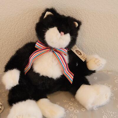 Lot 53: (2) Boyd's Cats