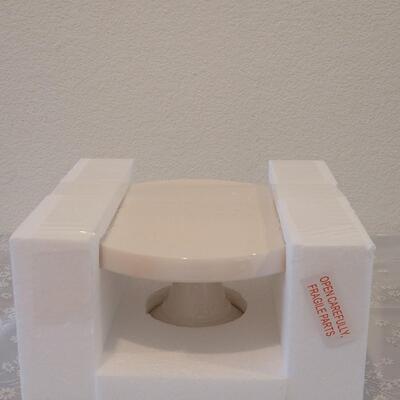 Lot 65: New Hallmark White Snowflake Cake Pedestal 
