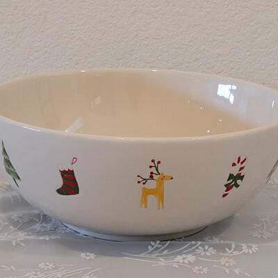Lot 66: New Macy's Holiday Bowl