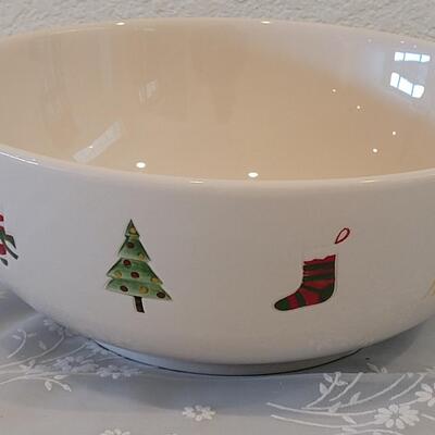 Lot 66: New Macy's Holiday Bowl