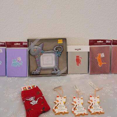 Lot 69: Cat Lovers Lot