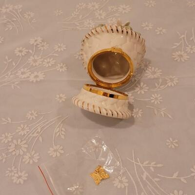 Lot 76: Lenox Trinket Boxwith Butterfly Pend