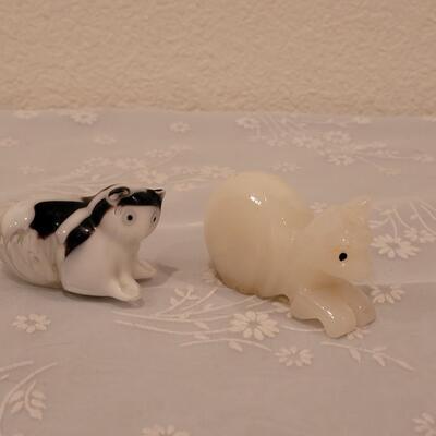 Lot 77: Miniature Stone & Glass Kitties 