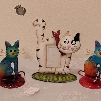 Lot 85: (2) Metal Cat Deco & a Cat Picture Frame 