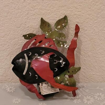 Lot 86: Metal Fish Nightlight and 2 Glass Fish Deco