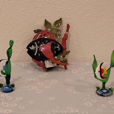 Lot 86: Metal Fish Nightlight and 2 Glass Fish Deco