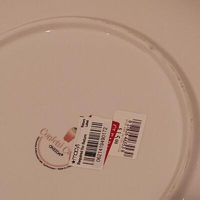 Lot 87: Macy's Dessert Dishes (1 Platter & 4 Plates)